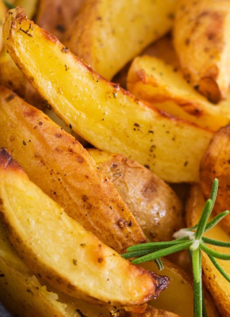 pommes de terre grecques en quartiers cuites au four