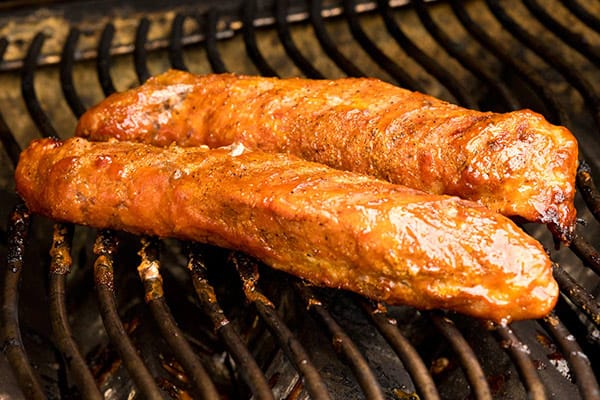 la cuisson des filets de porc sur le barbecue est terminée
