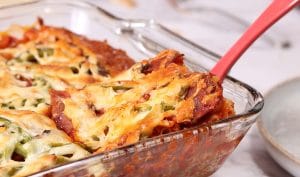 Lasagne à la pizza fraîchement sortie du four