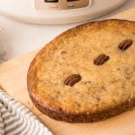 Pain aux bananes très moelleux qui a cuit lentement à la mijoteuse.